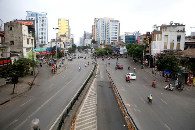 Phố phường Hà Nội vắng vẻ khác thường trong ngày nghỉ lễ - 7 Phố phường Hà Nội vắng vẻ khác thường trong ngày nghỉ lễ - 7
