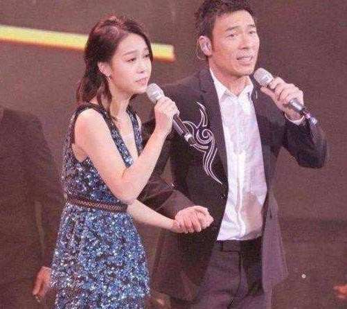 Huỳnh Tâm Dĩnh công khai cắm sừng Mã Quốc Minh khi đặt ảnh nền điện thoại đôi với Hứa Chí An ảnh 6