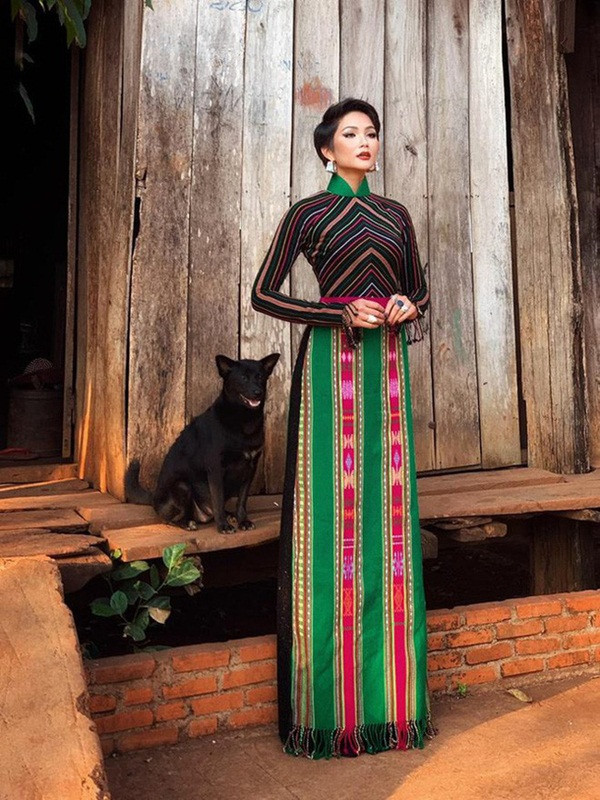 Cuộc sống của H"Hen Niê thay đổi thế nào kể từ khi trở thành Hoa hậu? ảnh 3 Cuộc sống của HHen Niê thay đổi thế nào kể từ khi trở thành Hoa hậu?-4