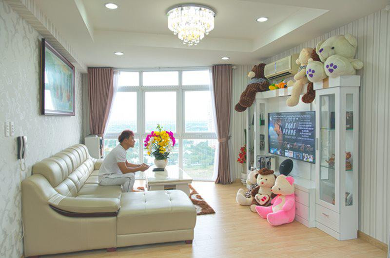 Bị bố bạn gái chê nghèo, nam ca sĩ “triệu view” tậu hẳn cơ ngơi hoàng tráng khiến ai cũng trầm trồ ảnh 2 Empty