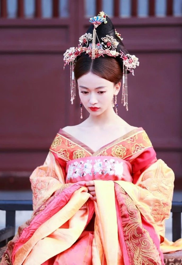 Ngô Cẩn Ngôn lần đầu thử qua tạo hình nhà Đường, dân mạng xuýt xoa vì quá xinh đẹp ảnh 5