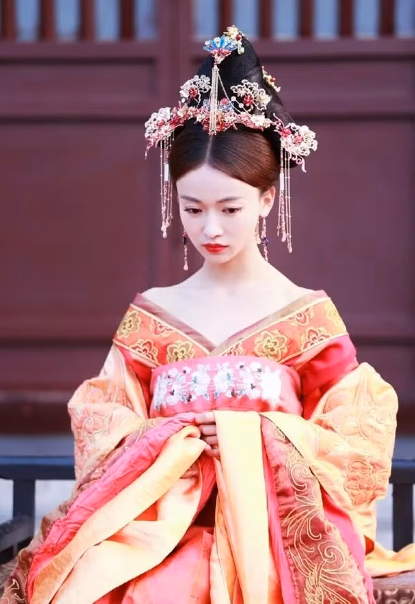 Ngô Cẩn Ngôn lần đầu thử qua tạo hình nhà Đường, dân mạng xuýt xoa vì quá xinh đẹp ảnh 5