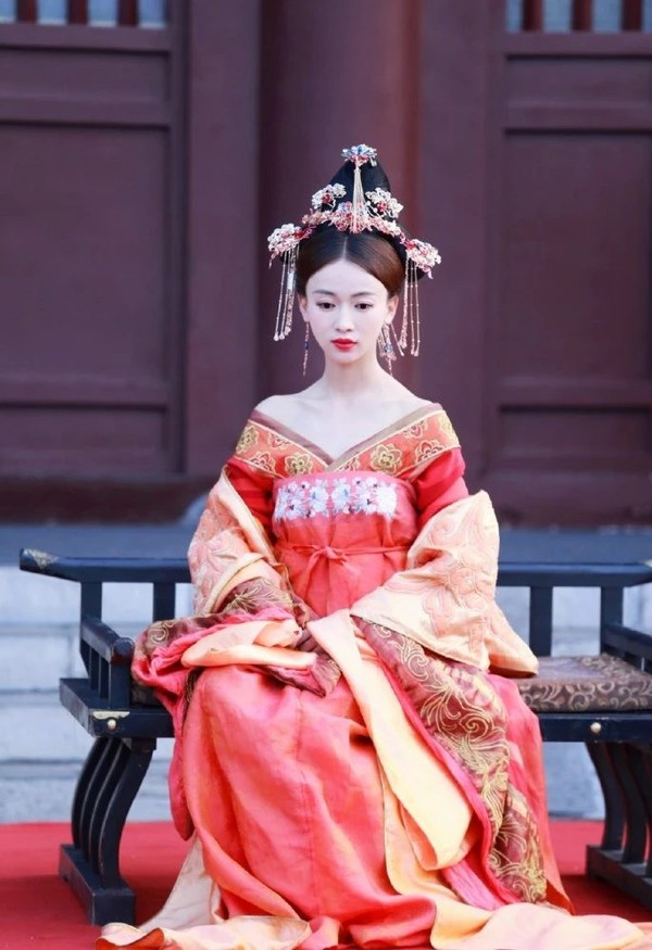 Ngô Cẩn Ngôn lần đầu thử qua tạo hình nhà Đường, dân mạng xuýt xoa vì quá xinh đẹp ảnh 0