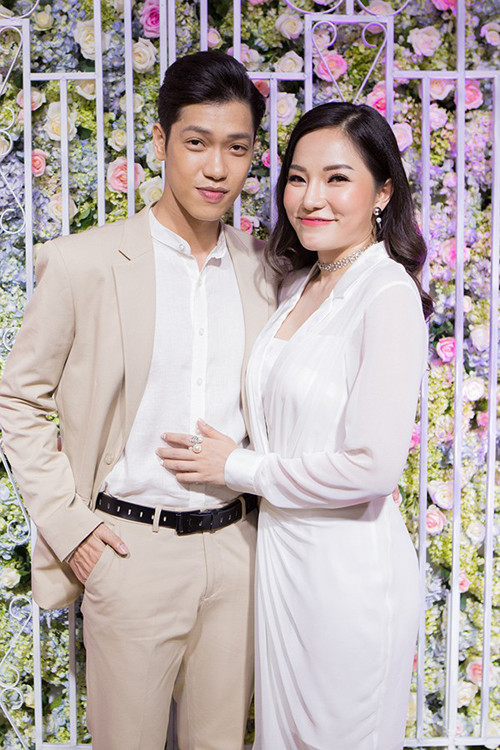 Các sao Việt được fan giục cưới năm 2019 ảnh 6 Hiền Sến thường dành nhiều lời ngợi khen tới bạn gái trên báo chí, mạng xã hội.