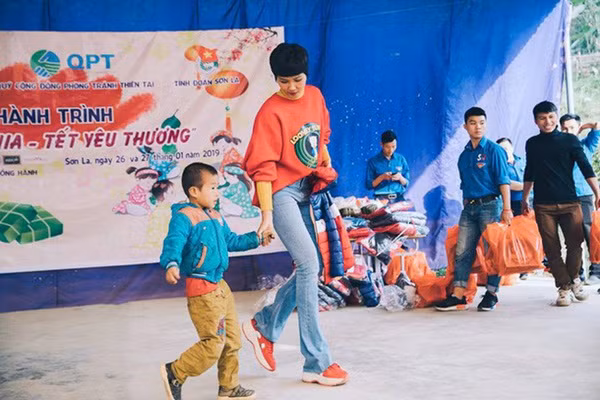 Cuộc sống của HHen Niê thay đổi thế nào kể từ khi trở thành Hoa hậu?-9