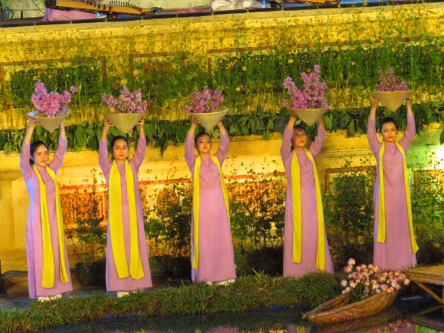 Nhiều chương trình nghệ thuật được trình diễn trong đêm khai mạc