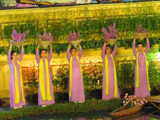 Nhiều chương trình nghệ thuật được trình diễn trong đêm khai mạc