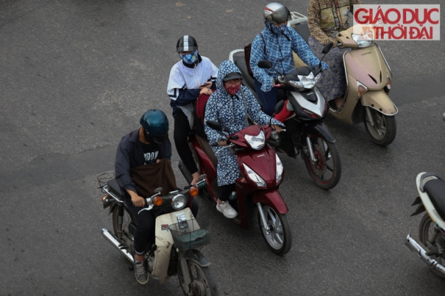 Nhiều người chọn phương án di chuyển về nhà bằng phương tiện cá nhân...