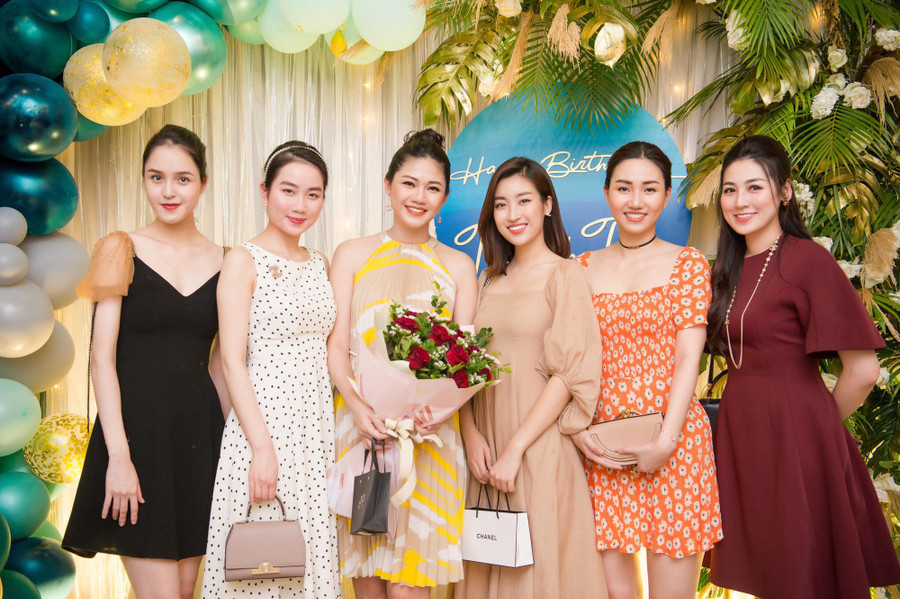 Cuộc sống như “bà hoàng” của chị em Á hậu Trà My - Thanh Tú sau khi kết hôn với chồng đại gia ảnh 27 Cuộc sống như “bà hoàng” của chị em Á hậu Trà My - Thanh Tú sau khi kết hôn với chồng đại gia ảnh 27