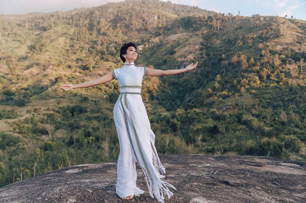 Cuộc sống của H"Hen Niê thay đổi thế nào kể từ khi trở thành Hoa hậu? ảnh 9 Cuộc sống của HHen Niê thay đổi thế nào kể từ khi trở thành Hoa hậu?-10