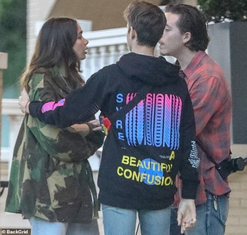 con trai david beckham bật khóc khi cãi vã với bạn gái ngay trên phố hình 6 con trai david beckham bat khoc khi cai va voi ban gai ngay tren pho hinh 6