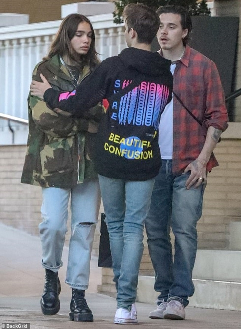 con trai david beckham bật khóc khi cãi vã với bạn gái ngay trên phố hình 4 con trai david beckham bat khoc khi cai va voi ban gai ngay tren pho hinh 4