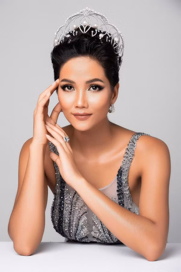 Bất ngờ trước câu nói của Sơn Tùng M-TP khiến hoa hậu HHen Niê trở thành Sky chính hiệu!