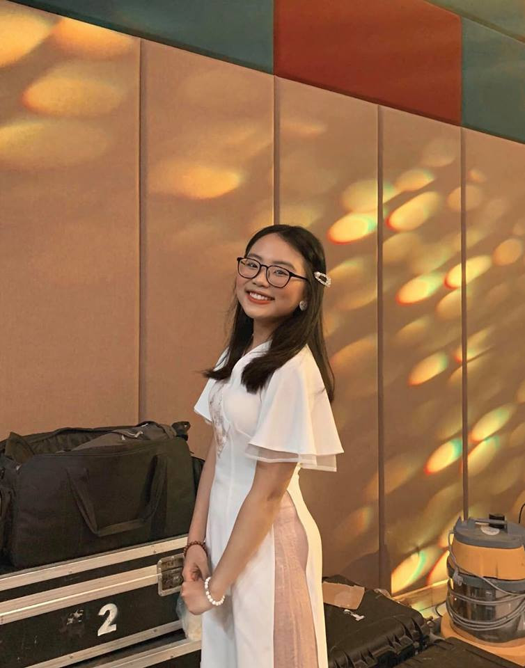 Phương Mỹ Chi thay đổi thế nào sau khi bị chỉ trích mặc gợi cảm? ảnh 12 Phuong My Chi thay doi the nao sau khi bi chi trich mac goi cam, khong phu hop voi lua tuoi? hinh anh 13