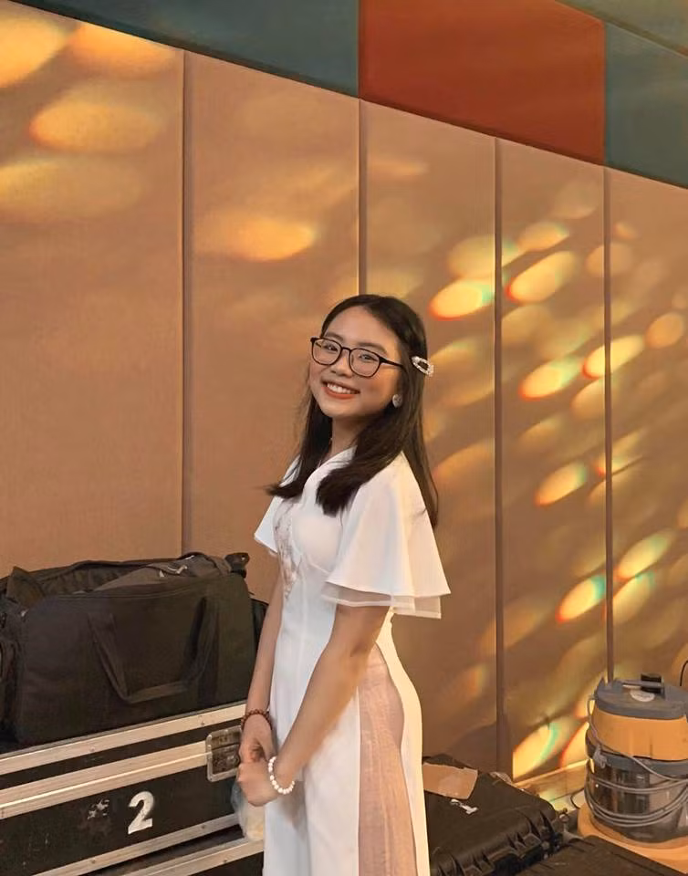 Phương Mỹ Chi thay đổi thế nào sau khi bị chỉ trích mặc gợi cảm? ảnh 12 Phuong My Chi thay doi the nao sau khi bi chi trich mac goi cam, khong phu hop voi lua tuoi? hinh anh 13