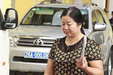 Bị cáo Cầm Thị Bun Sọn ra tòa Bị cáo Cầm Thị Bun Sọn ra tòa