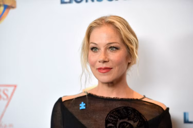 Những ngôi sao nổi tiếng Hollywood từng bỏ học ảnh 4