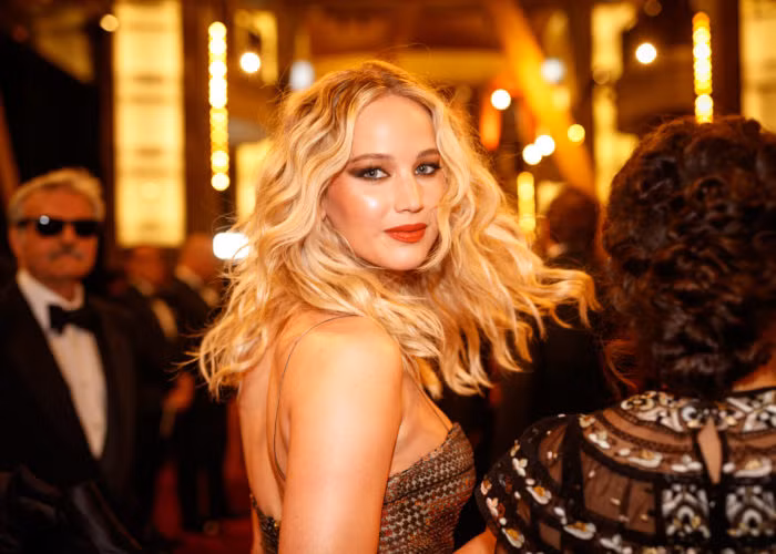 Những ngôi sao nổi tiếng Hollywood từng bỏ học