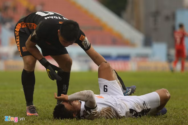 Hà Đức Chinh là tâm điểm của những pha phạm lỗi