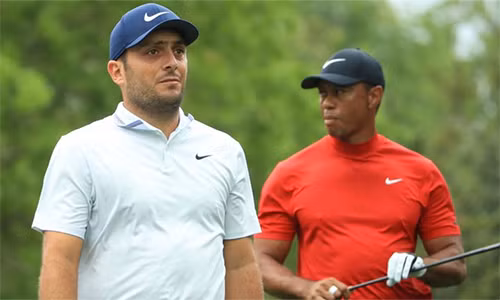 Molinari (trái) có lúc khiến Woods lo lắng, nhưng golfer Italy không duy trì được phong độ ở nửa sau vòng