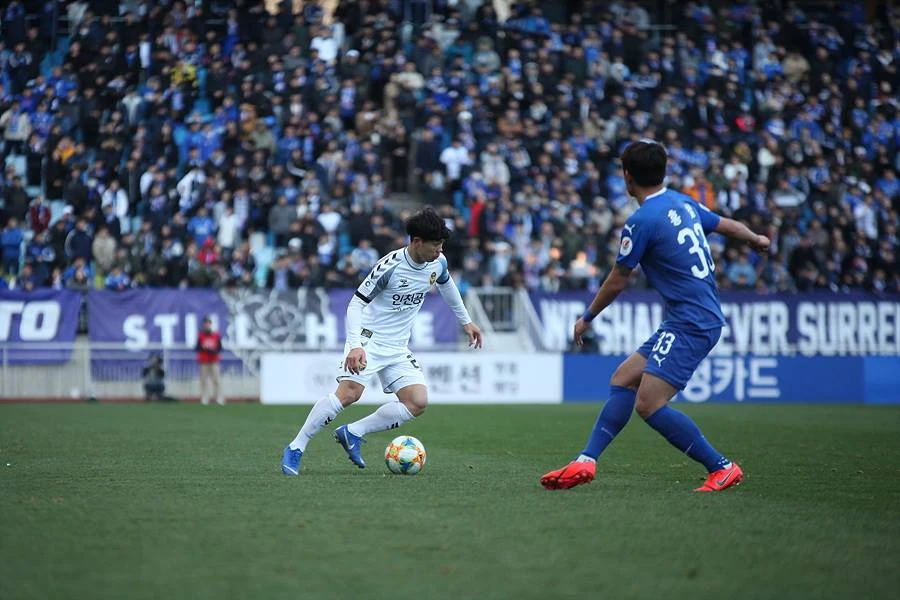 Lối thoát nào cho Công Phượng và Incheon United?