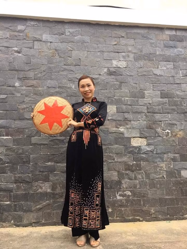 Cô giáo Bùi Thị Tuyết Nhung - Tác giả đạt giải Ba cuộc thi viết "Những tấm gương tâm huyết, sáng tạo học và làm theo lời Bác".