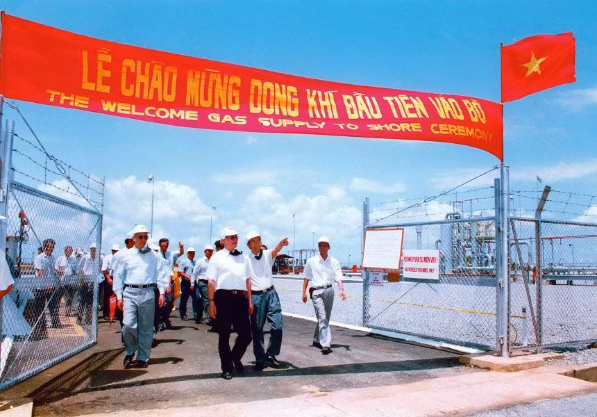 Hình ảnh Thủ tướng Võ Văn Kiệt tham dự Lễ đón Dòng khí đầu tiên vào bờ năm 1995