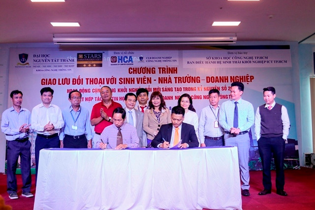Lễ ký kết hợp tác giữa Câu lạc bộ Doanh nghiệp Trường ĐH Nguyễn Tất Thành và Hội tin học TPHCM Lễ ký kết hợp tác giữa Câu lạc bộ Doanh nghiệp Trường ĐH Nguyễn Tất Thành và Hội tin học TPHCM