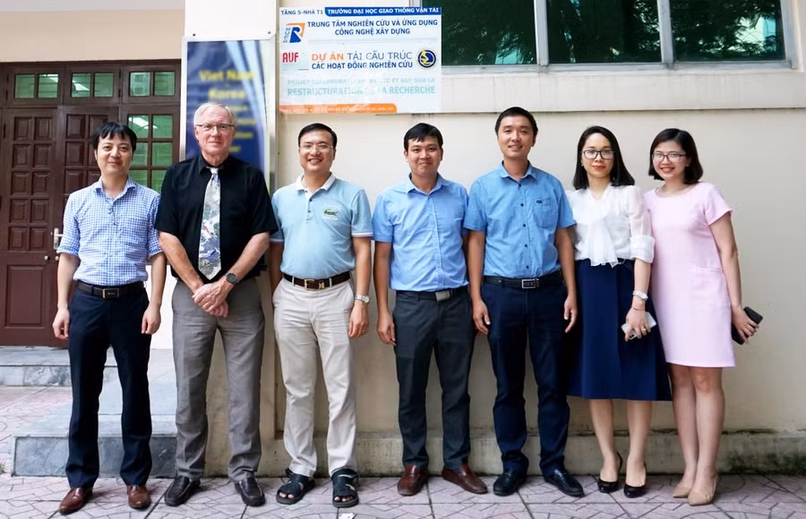 GS. Marc Daniel đến từ Trường ĐH Bách khoa Marseille (Pháp) tham gia Khóa tập huấn dự án.