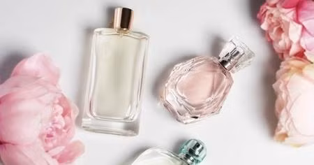 Nước hoa giả không làm đúng thành phần và không có cách phối chế hương liệu giống như nước hoa chính hãng.