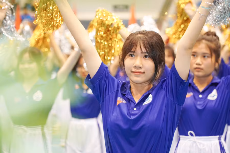 Các em học sinh tham gia đồng diễn.