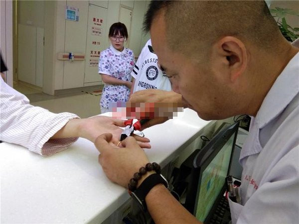 Sắp lên bàn đẻ, mẹ bầu 21 tuổi khổ sở vì “vật đính ước” của chồng ảnh 1 sap len ban de, me bau 21 tuoi kho so vi "vat dinh uoc" cua chong - 3