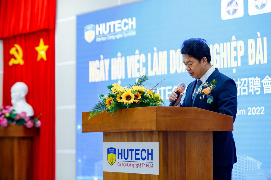 Ông Hank Han, Chủ nhiệm Văn phòng Kinh tế - Văn hóa Đài Bắc tại TPHCM phát biểu tại ngày hội. Ông Hank Han, Chủ nhiệm Văn phòng Kinh tế - Văn hóa Đài Bắc tại TPHCM phát biểu tại ngày hội.