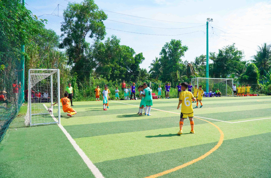 Pha ghi bàn của các cầu thủ đến từ Cần Thơ. Pha ghi bàn của các cầu thủ đến từ Cần Thơ.