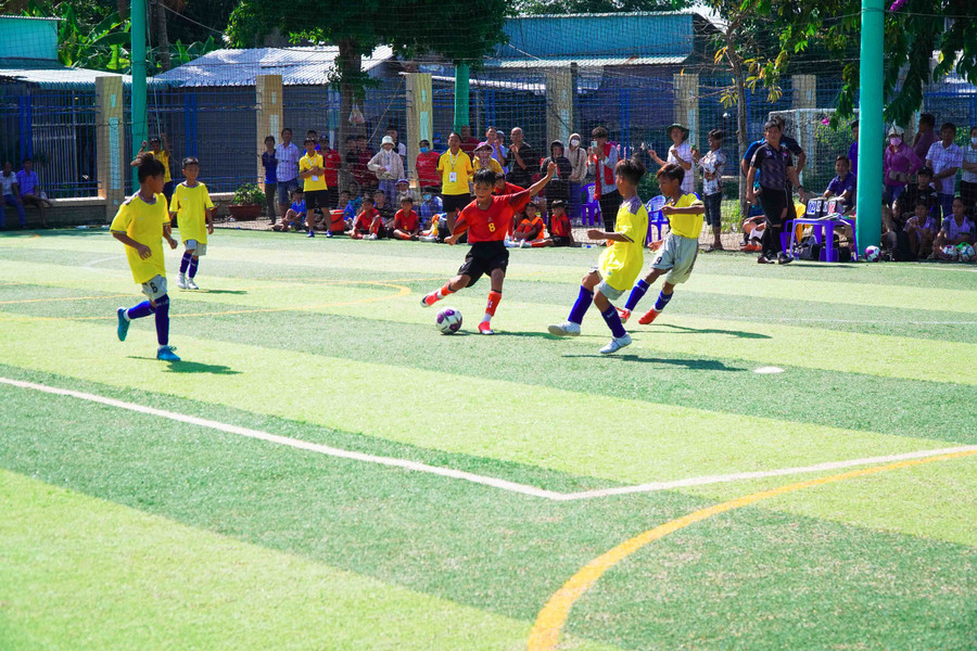 Các VĐV đã có nhiều pha bóng gây ấn tượng trên sân cỏ. Các VĐV đã có nhiều pha bóng gây ấn tượng trên sân cỏ.