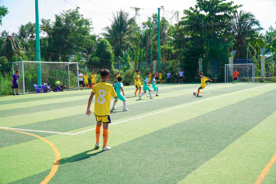 Pha dứt điểm của các cầu thủ nhí. Pha dứt điểm của các cầu thủ nhí.