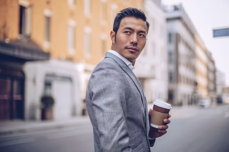 Các nhà tâm lý học tin rằng đôi khi chúng ta có xu hướng thể hiện niềm tin thông qua hành vi của mình. (Ảnh: ITN).