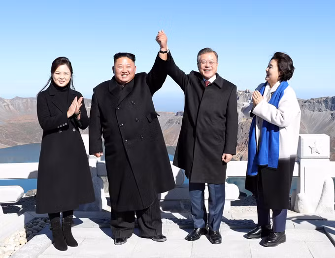 Gu thời trang tiên phong của phu nhân ông Kim Jong-un - 8