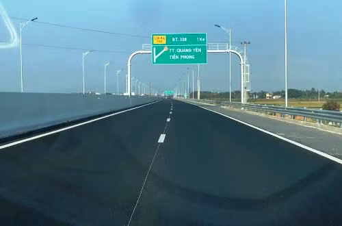 Cao tốc Hạ Long - Hải Phòng đoạn đi qua khu vực thị xã Quảng Yên. Ảnh: Minh Cương