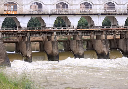 Đà Nẵng đang phải bơm nước từ trạm phòng mặn An Trạch để đủ nước thô sản xuất nước sinh hoạt. Ảnh: Nguyễn Đông.