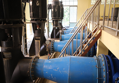 Trạm bơm ở nhà máy nước Cầu Đỏ vận hành sản xuất nước sạch. Ảnh: Nguyễn Đông. Trạm bơm ở nhà máy nước Cầu Đỏ vận hành sản xuất nước sạch. Ảnh: Nguyễn Đông.