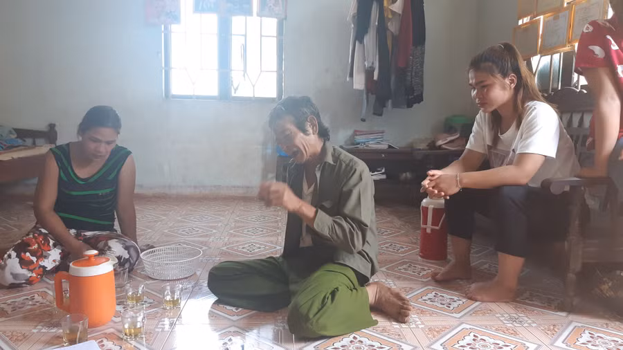 Gia đình 2 em vô cùng lo lắng khi 2 con mất tích đã mấy hôm.