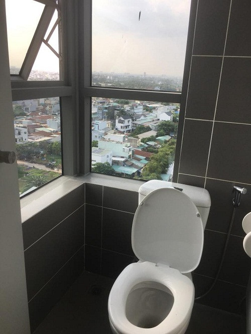 Nhà vệ sinh phong cảnh hữu tình. Nhà vệ sinh phong cảnh hữu tình.