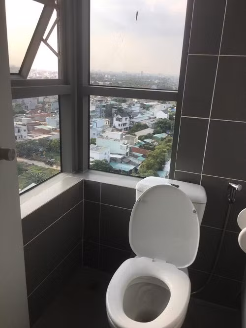 Nhà vệ sinh phong cảnh hữu tình.