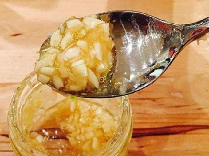 Tỏi ngâm mật ong:  Tỏi ngâm mật ong: