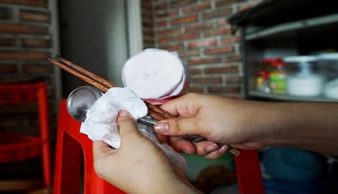 Cảnh báo: Chị em đang rước bệnh vào người vì thói quen sử dụng giấy vệ sinh sai lầm này ảnh 3