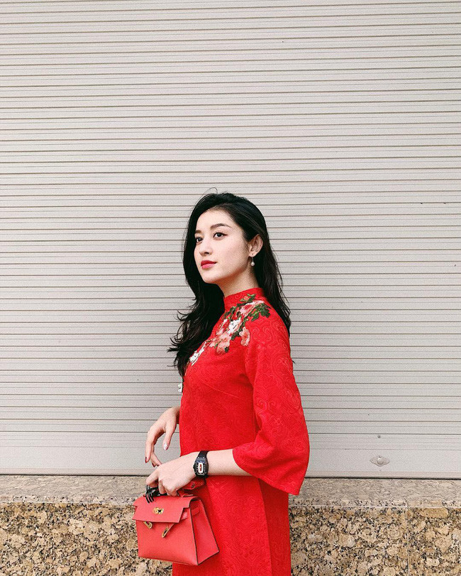 3 ngày Tết ai cũng xúng xính áo dài cách tân nhưng đây mới là 3 kiểu được các người đẹp Vbiz diện nhiều nhất - Ảnh 2. 3 ngày Tết ai cũng xúng xính áo dài cách tân nhưng đây mới là 3 kiểu được các người đẹp Vbiz diện nhiều nhất - Ảnh 2.