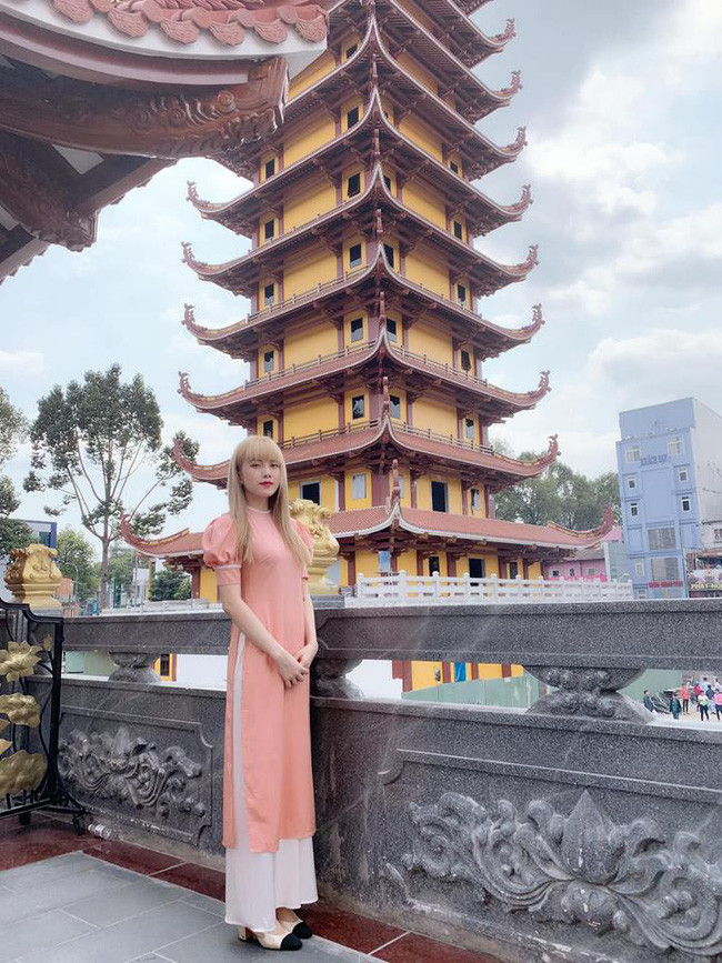 3 ngày Tết ai cũng xúng xính áo dài cách tân nhưng đây mới là 3 kiểu được các người đẹp Vbiz diện nhiều nhất - Ảnh 10. 3 ngày Tết ai cũng xúng xính áo dài cách tân nhưng đây mới là 3 kiểu được các người đẹp Vbiz diện nhiều nhất - Ảnh 10.