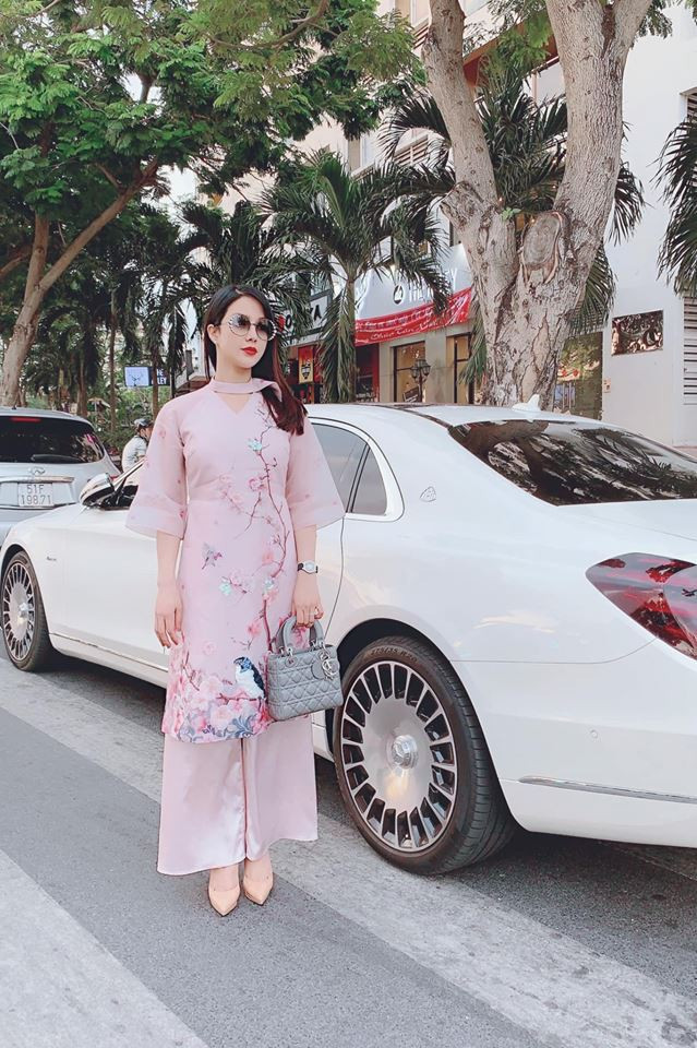 3 ngày Tết ai cũng xúng xính áo dài cách tân nhưng đây mới là 3 kiểu được các người đẹp Vbiz diện nhiều nhất - Ảnh 6. 3 ngày Tết ai cũng xúng xính áo dài cách tân nhưng đây mới là 3 kiểu được các người đẹp Vbiz diện nhiều nhất - Ảnh 6.