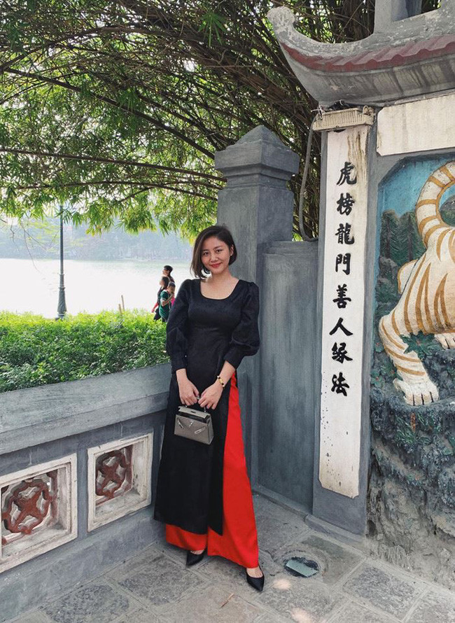 3 ngày Tết ai cũng xúng xính áo dài cách tân nhưng đây mới là 3 kiểu được các người đẹp Vbiz diện nhiều nhất - Ảnh 13. 3 ngày Tết ai cũng xúng xính áo dài cách tân nhưng đây mới là 3 kiểu được các người đẹp Vbiz diện nhiều nhất - Ảnh 13.